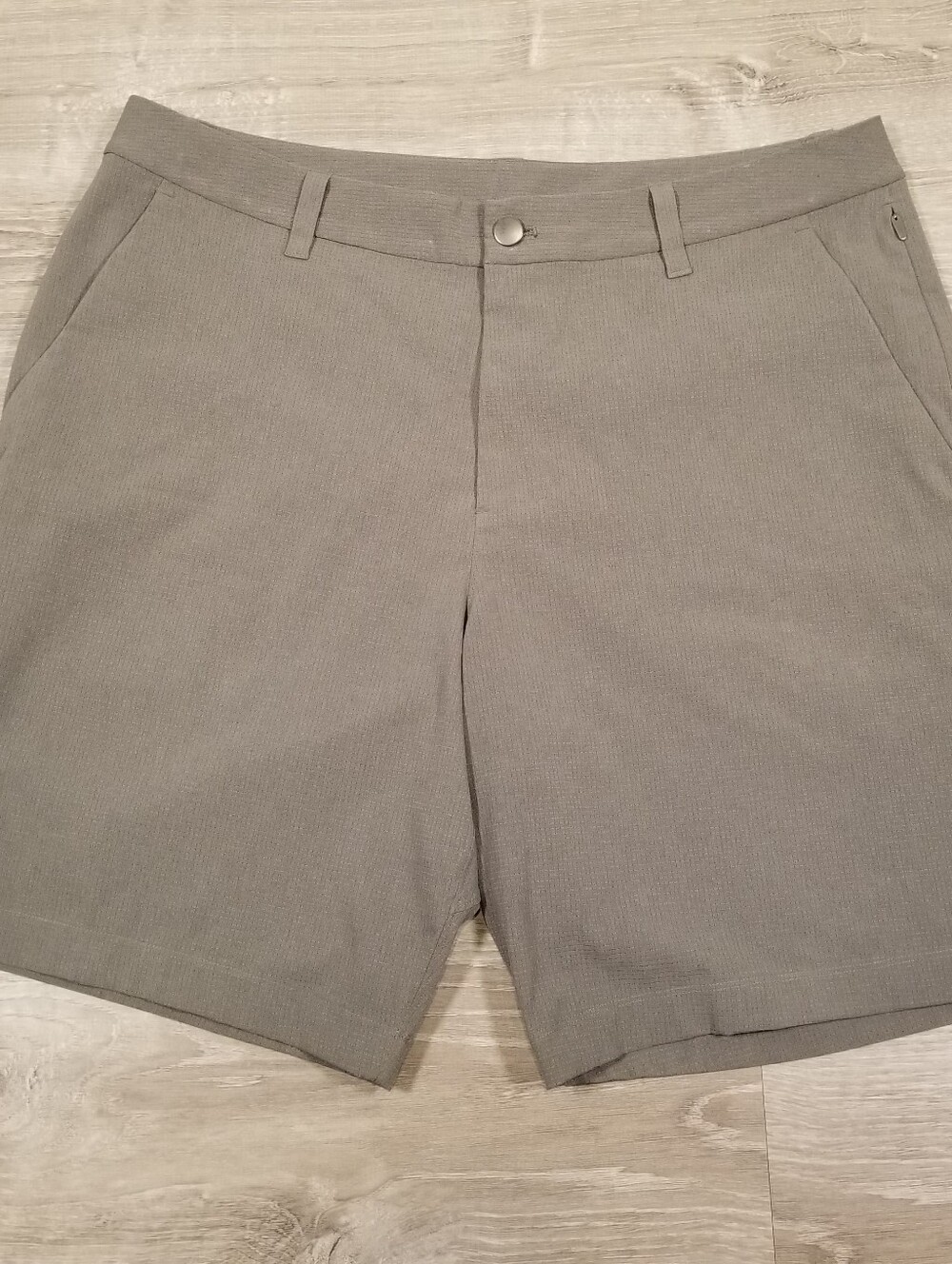 Lululemon Shorts Mens 34 Gray Commission 9" ABC Golf Chino Performance Casual